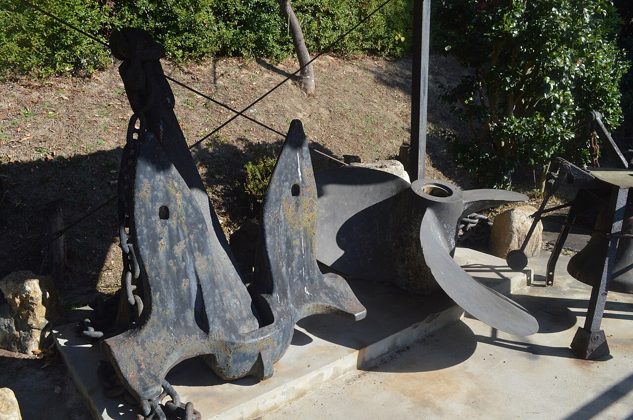 JDS Oyashio anchor and screw ac (1).jpg